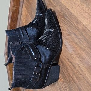 Donald J. Pliner Suni Black Ankle Boots